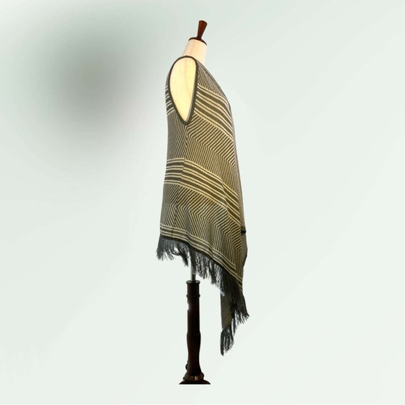 Grey Chevron Fringed Knitted Duster, OS NWOT! - Picture 2 of 9